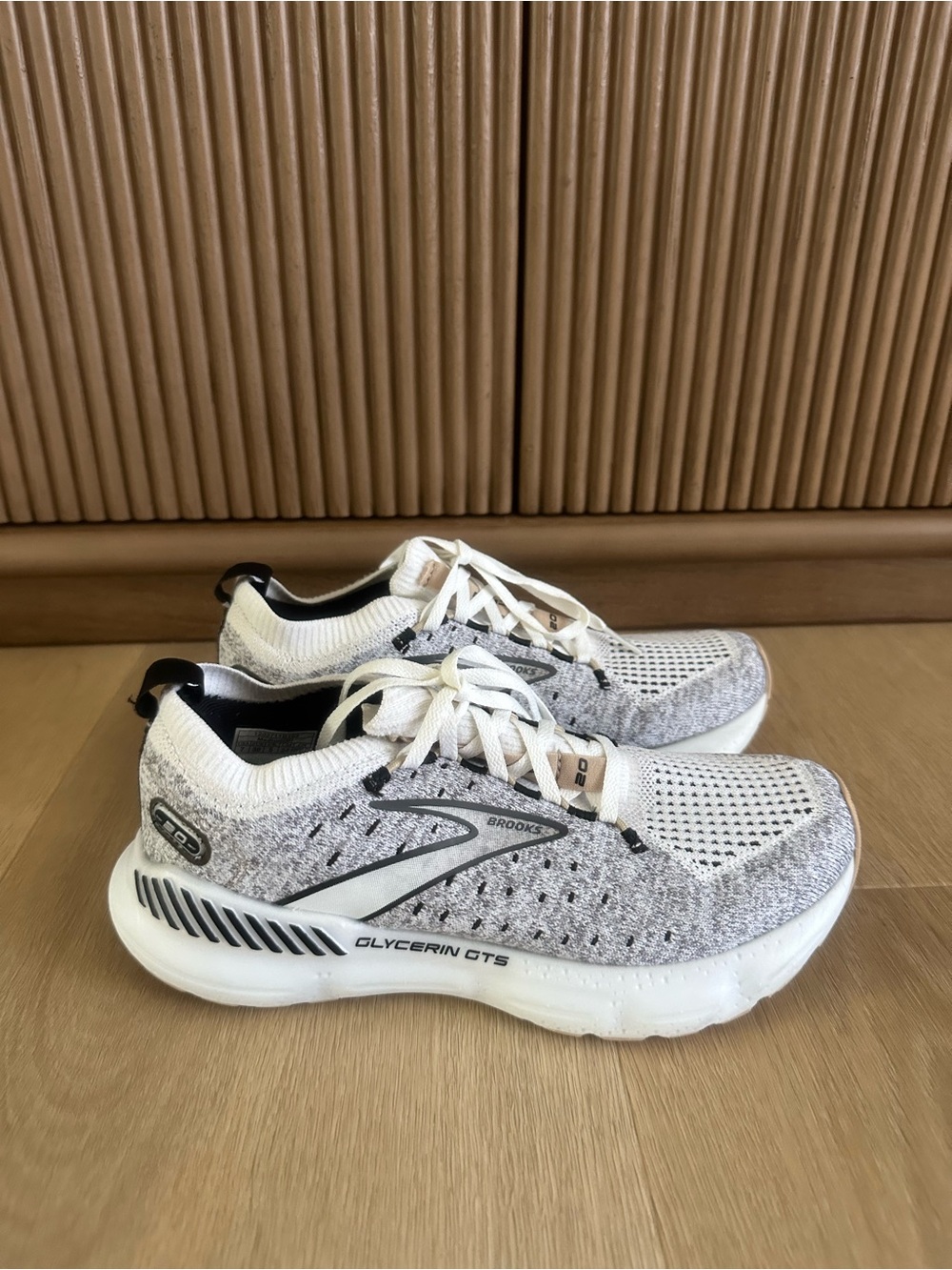 Brooks Glycerin StealthFit GTS 20 size 7 women running shoes